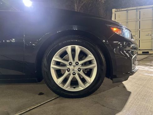 Used 2018 Chevrolet Malibu Hybrid w/ Driver Confidence Package image 8