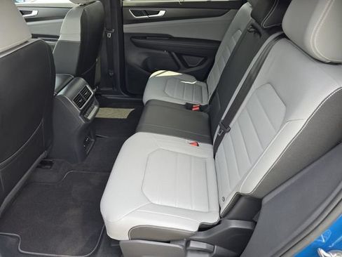 Used 2025 Volkswagen Atlas Cross Sport SEL R-Line AWD/4WD image 40
