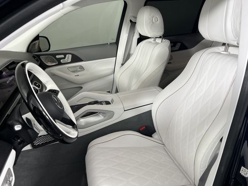 Used 2024 Mercedes-Benz Maybach GLS 600 4MATIC image 17