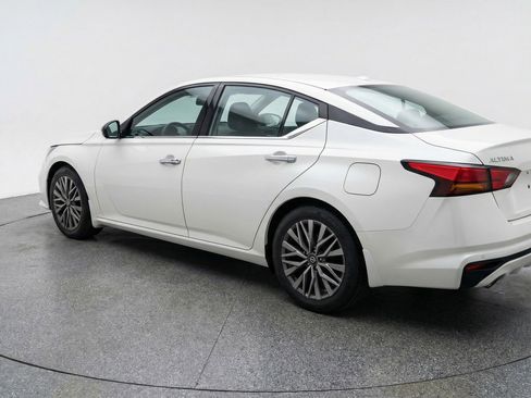 Used 2025 Nissan Altima 2.5 SV image 6