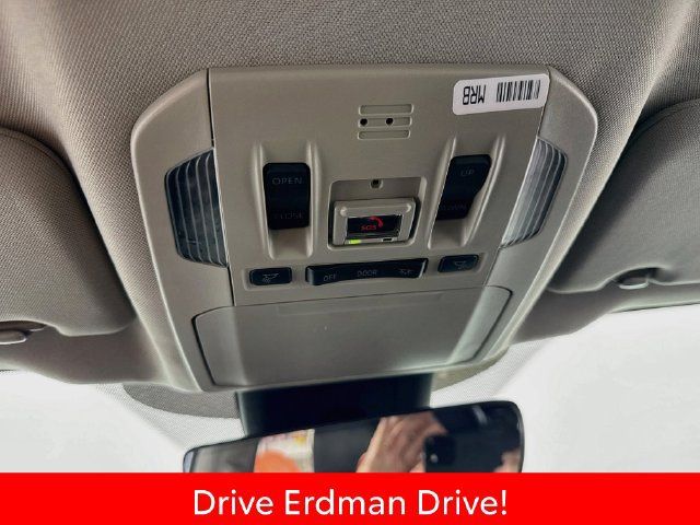 Used 2021 Toyota Highlander XLE FWD image 18