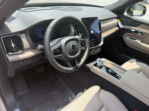 New 2026 Volvo XC90 T8 Ultra w/ Protection Package AWD/4WD image 4
