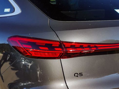 Used 2025 Audi Q5 Premium Plus w/ Premium Plus AWD/4WD image 7