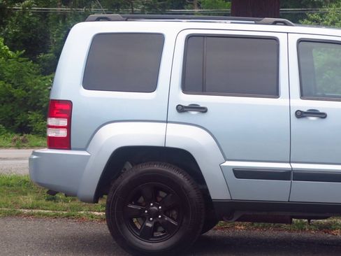 Used 2012 Jeep Liberty Arctic AWD/4WD image 33