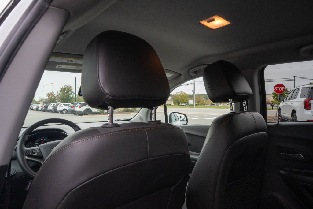 Used 2018 Chevrolet Trax LT w/ LT Convenience Package FWD image 12