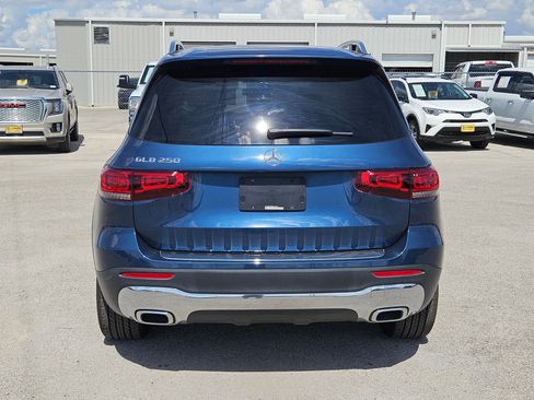 Used 2022 Mercedes-Benz GLB 250 image 4