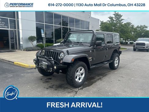 Used 2014 Jeep Wrangler Unlimited Sahara w/ Connectivity Group AWD/4WD image 8