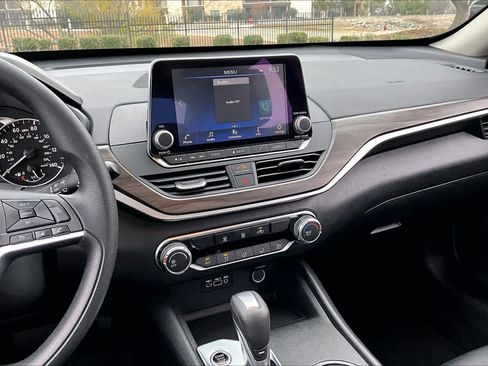 Used 2025 Nissan Altima 2.5 SV image 6