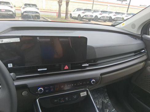New 2026 Kia Carnival EX FWD image 9