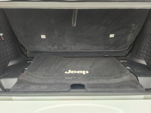 Used 2016 Jeep Wrangler Sahara w/ Connectivity Group AWD/4WD image 29