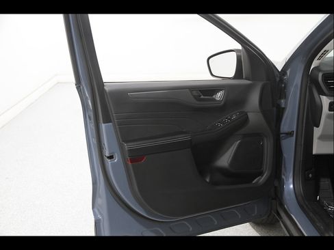 Used 2023 Ford Escape Active AWD/4WD image 4