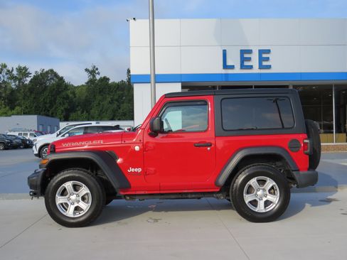 Used 2019 Jeep Wrangler Sport AWD/4WD image 2