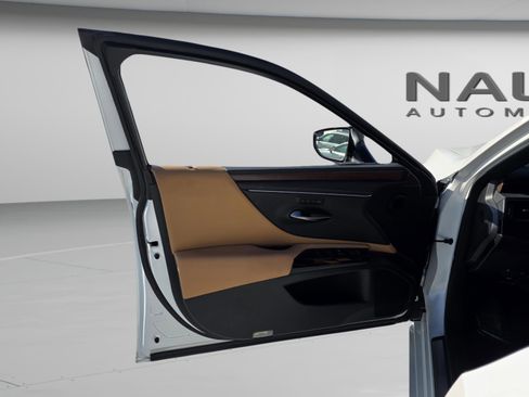 Certified 2025 Lexus ES 350 w/ Premium Package image 10