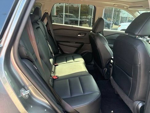 Used 2023 Nissan Rogue SV w/ SV Premium B Package FWD image 9
