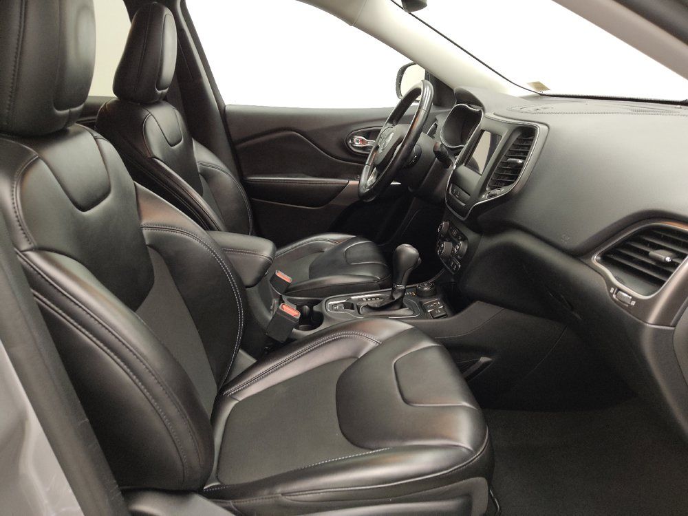 Used 2020 Jeep Cherokee Latitude Plus w/ Comfort/Convenience Group AWD/4WD image 21