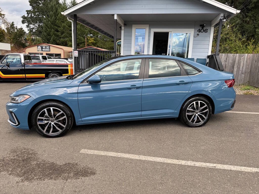 Used 2025 Volkswagen Jetta SE FWD image 13