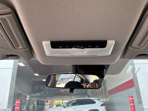 Used 2025 Nissan Versa SV FWD image 16