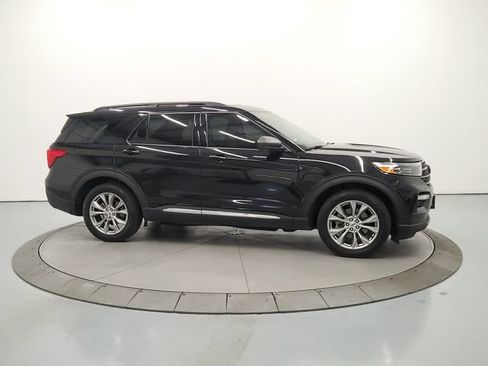 Used 2023 Ford Explorer XLT w/ Equipment Group 202A RWD image 9