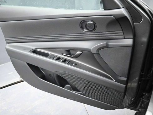 New 2025 Hyundai Elantra Sport FWD image 11