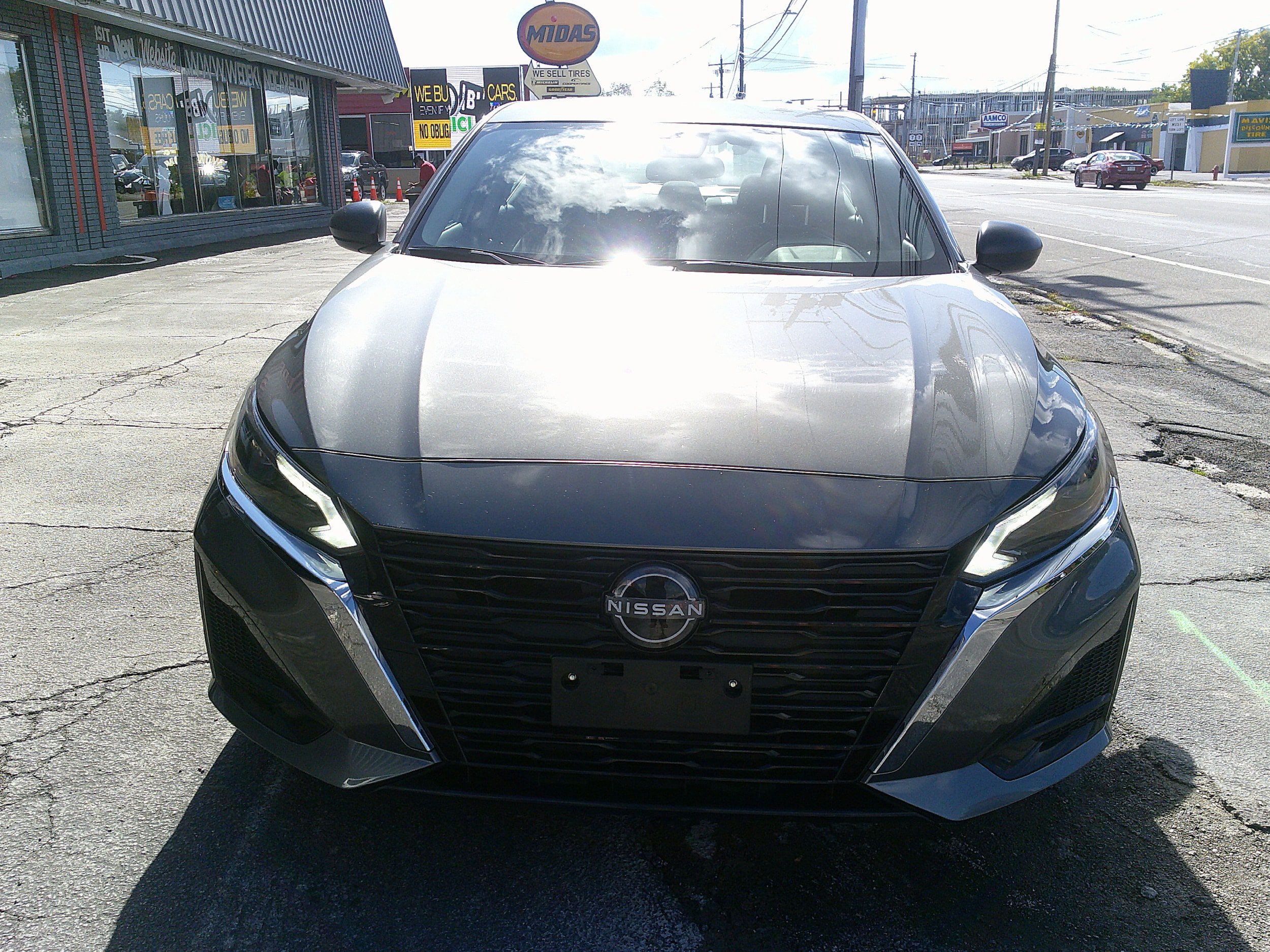 Used 2024 Nissan Altima 2.5 SV FWD image 3