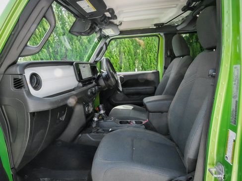 Used 2025 Jeep Wrangler Unlimited Sport AWD/4WD image 7
