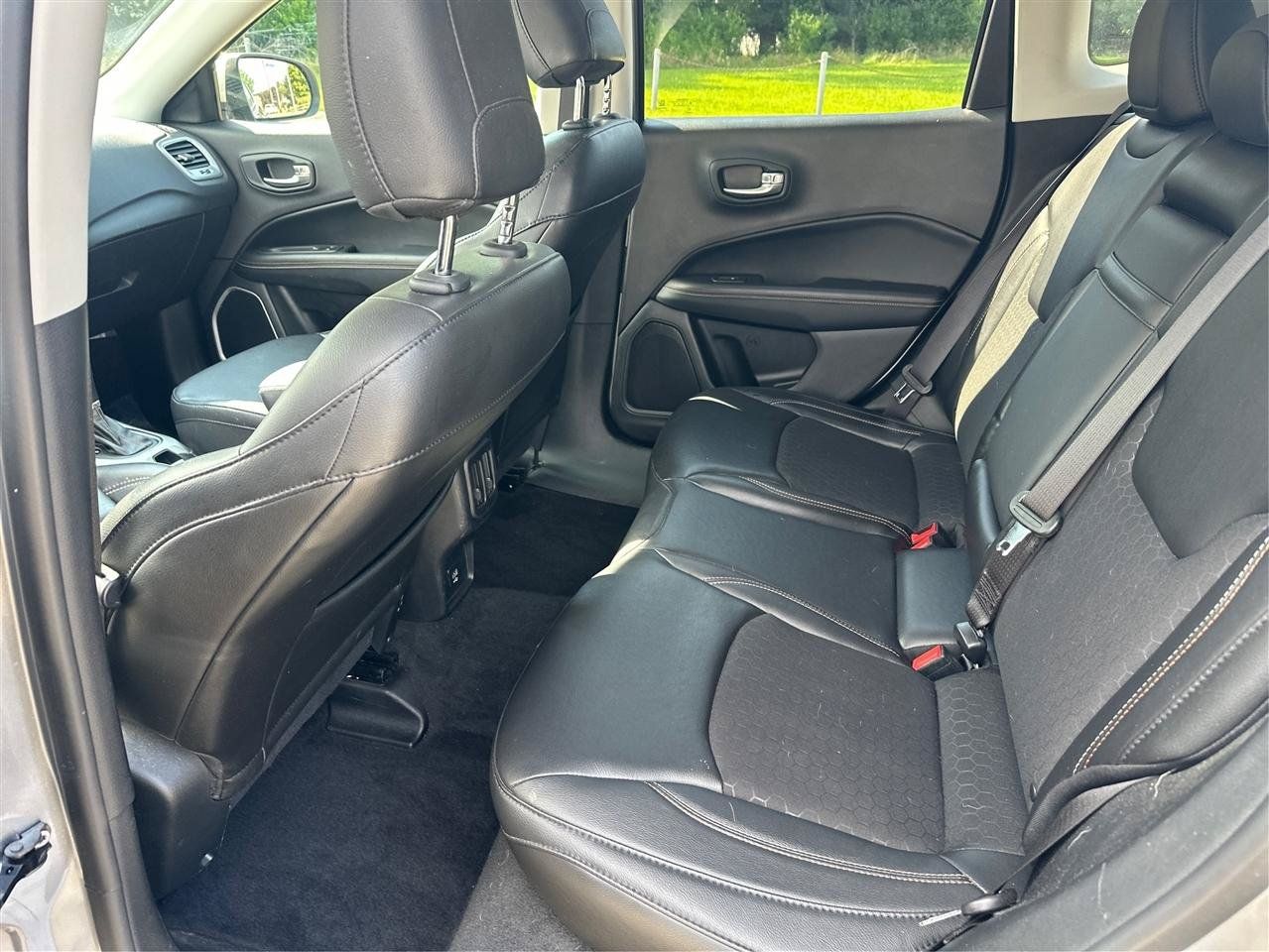 Used 2018 Jeep Compass Latitude AWD/4WD image 10
