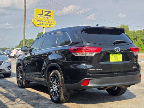 Used 2018 Toyota Highlander SE AWD/4WD image 4