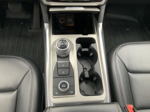 Used 2022 Ford Explorer XLT w/ Equipment Group 202A AWD/4WD image 47