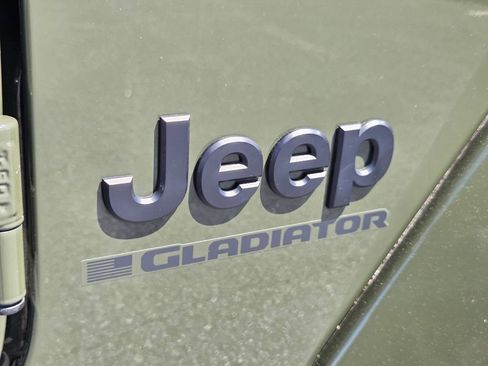 Used 2023 Jeep Gladiator Sport AWD/4WD image 15