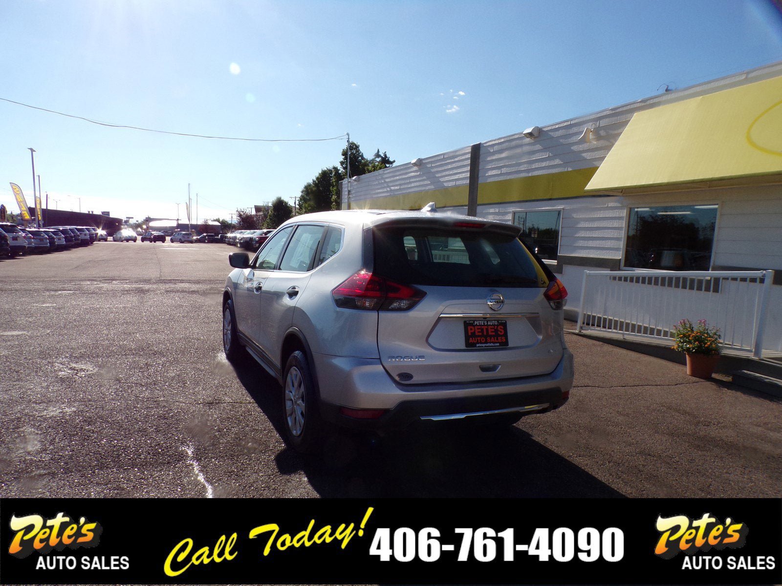 Used 2018 Nissan Rogue S AWD/4WD image 2