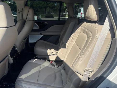 Used 2021 Lincoln Aviator Reserve w/ Equipment Group 201A RWD image 10