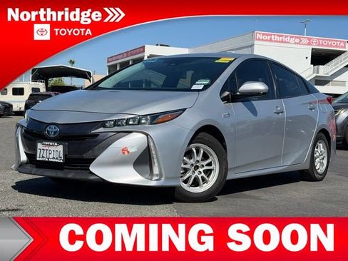 Used 2017 Toyota Prius Prime Premium w/ Preferred Accessory Package FWD image 2