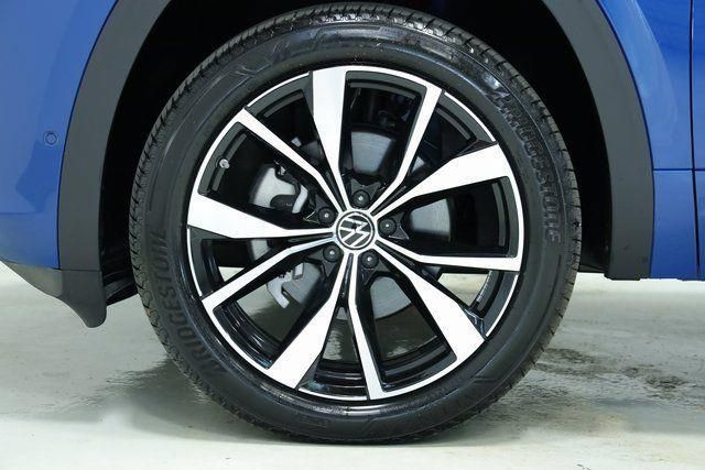 New 2025 Volkswagen Atlas Cross Sport SEL Premium R-Line AWD/4WD image 8