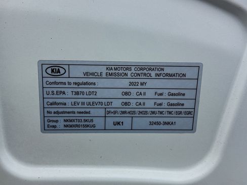 Used 2022 Kia Carnival LX FWD image 22