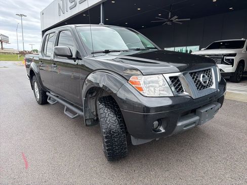 Used 2017 Nissan Frontier SV w/ SV Value Truck Package AWD/4WD image 3