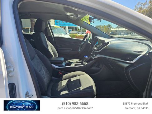 Used 2018 Chevrolet Volt LT FWD image 18