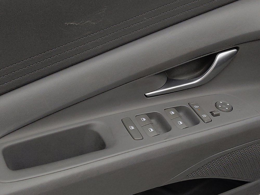 Used 2025 Hyundai Elantra SE FWD image 27