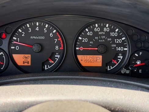Used 2012 Nissan Frontier SV AWD/4WD image 17