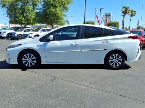 Used 2021 Toyota Prius Prime Limited image 2