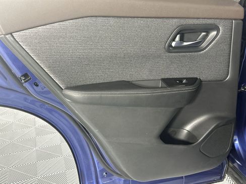 Used 2022 Nissan Rogue SV image 30