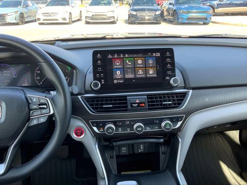 Used 2019 Honda Accord Touring image 7