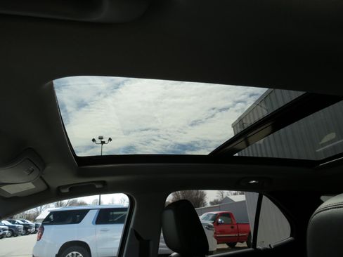 Used 2022 Chevrolet Equinox Premier image 4