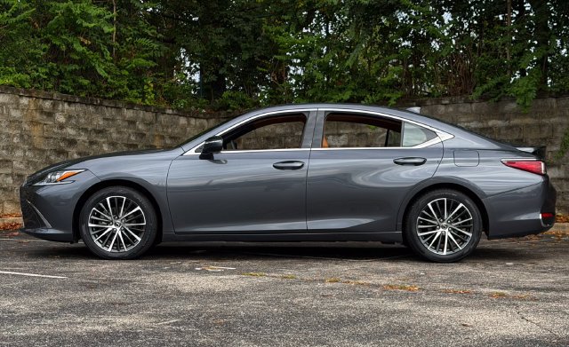 Certified 2024 Lexus ES 300h w/ Premium Package FWD image 12