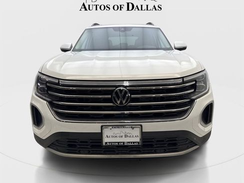 Used 2024 Volkswagen Atlas SE w/ Panoramic Sunroof Package FWD image 3