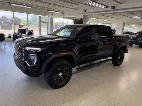Used 2023 GMC Canyon Elevation w/ Convenience Package AWD/4WD image 5