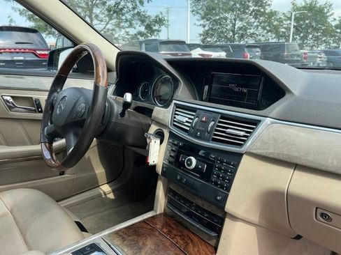 Used 2010 Mercedes-Benz E 350 4MATIC Sedan image 32