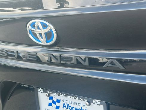 Used 2023 Toyota Sienna XLE image 8