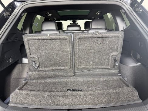 Used 2022 Volkswagen Tiguan SE R-Line image 33