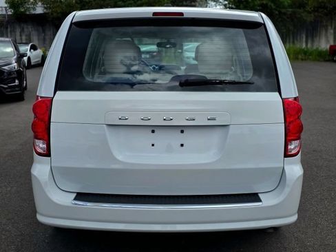 Used 2015 Dodge Grand Caravan American Value Package w/ UConnect Hands-Free Group FWD image 6