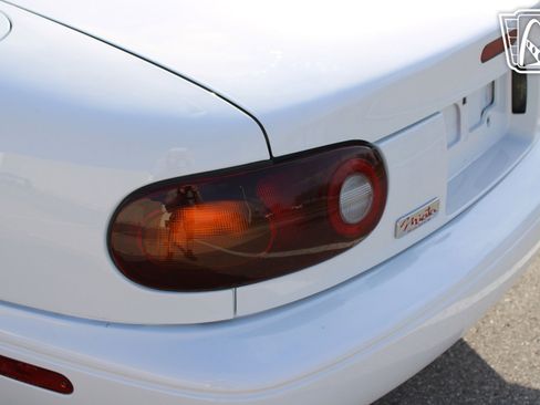 Used 1990 MAZDA MX-5 Miata image 38